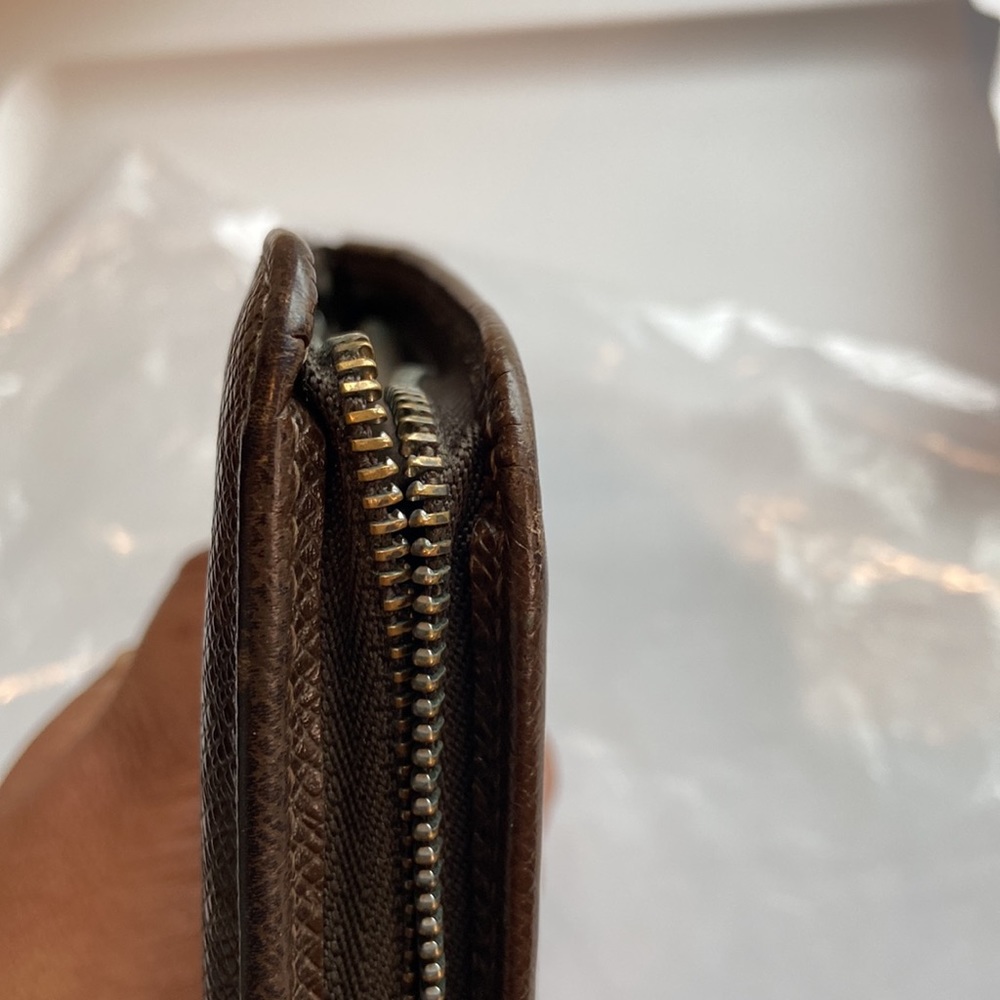 - Louis Vuitton taiga zippy wallet - Picture 5 of 15